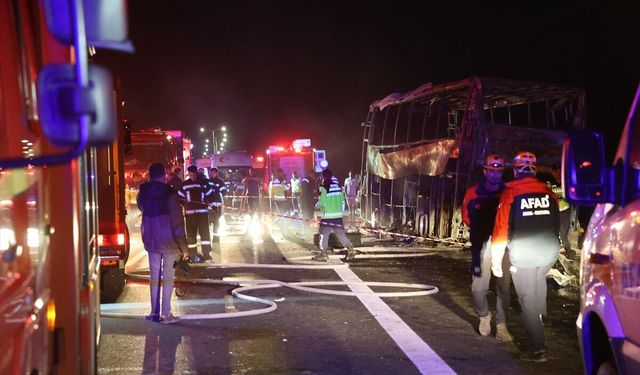 Yolcu otobüsü yandı, 1'i bebek 8 kişi hayatını kaybetti