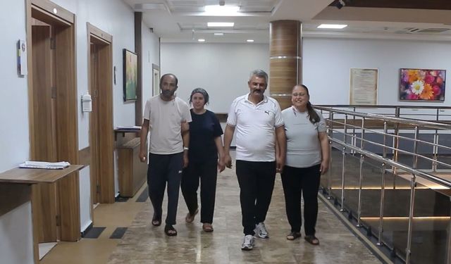 İki aileden örnek dayanışma: Eşleri için çapraz böbrek nakli oldular
