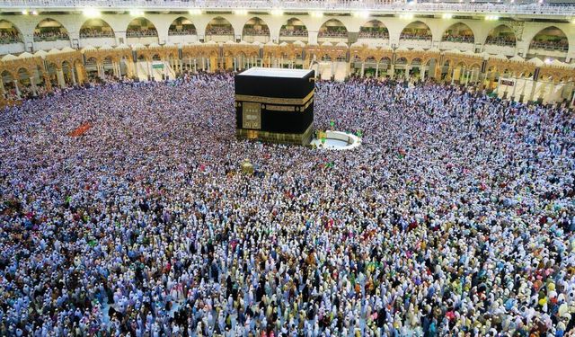 84 bin Türk hacı adayı Arafat’ta dua etti