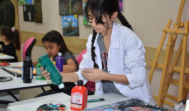 Şırnaklı minik ressam Lina Feyruz’dan dünya çapında başarı