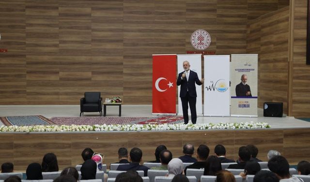 Van’da “Medeniyet, İnsan ve Hikâye” programına yoğun ilgi