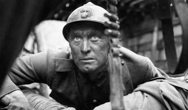 Geceye film önerisi : Zafer Yolları (Paths of Glory)