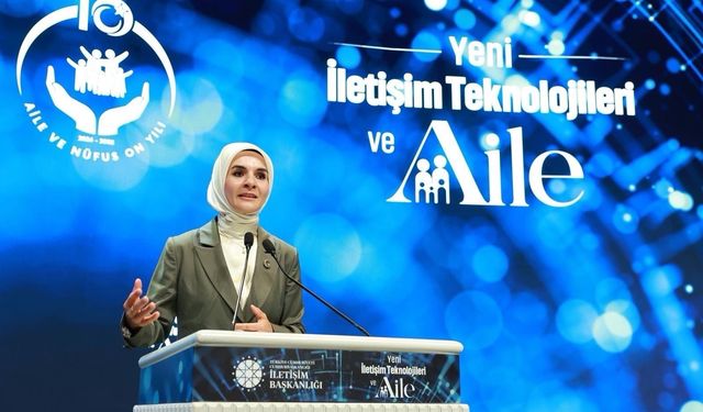 "Yeni İletişim Teknolojileri ve Aile" panelinde dijital çağda ailenin rolü ele alındı