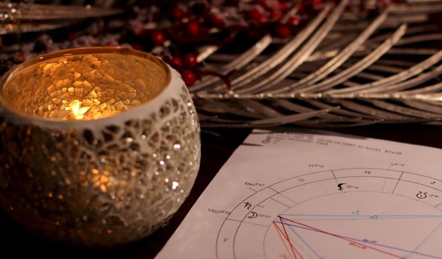 Psikolojik Astroloji raflarda: Burç yorumlarının ötesinde bir yolculuk