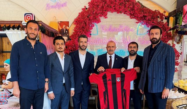 Vanspor yönetiminden Burhan Kayatürk'e ziyaret: Gündemde yeni stadyum vardı