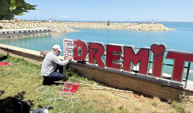 Edremit Belediyesi park ve oyun alanlarını yeniliyor