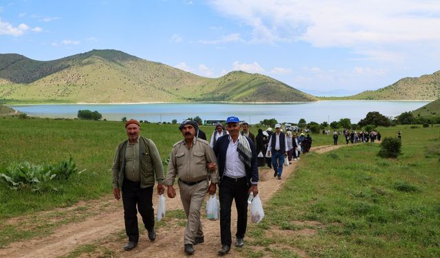 Van Büyükşehir Belediyesi'nden yaşlılara doğa ve tarih gezisi