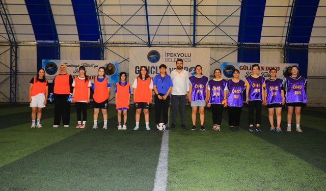Topuklu Kramponlar ve Heza Jinan Gülistan Doku Kadın Futbol Turnuvası'nda yarı finalde