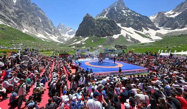 Hakkari’de Güreş Süper Lig Finalleri başladı