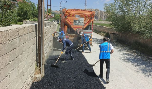 İpekyolu'nda asfalt onarım çalışmaları sürüyor