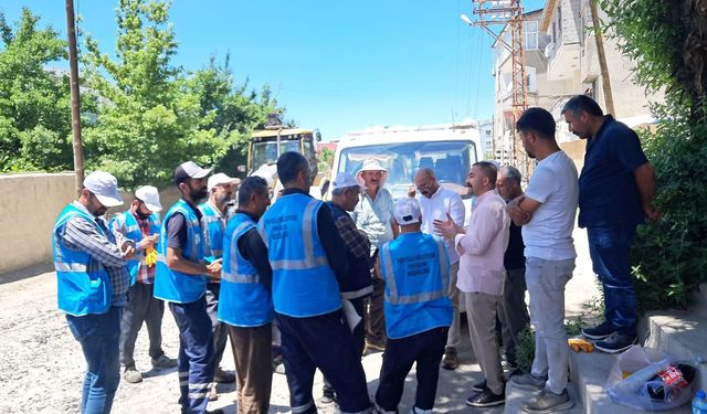 İpekyolu Belediyesi, Hacıbekir ve Bostaniçi mahallelerinde yol çalışmalarını sürdürüyor