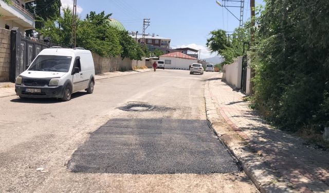 İpekyolu’nda asfalt onarım çalışmaları devam ediyor