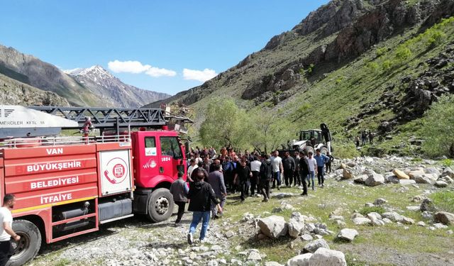Van'da dereye düşen 22 yaşındaki genç yaşamını yitirdi