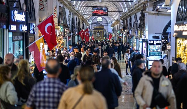 Kapalıçarşı'nın ziyaretçi sayısı özel günlerde 4 milyona ulaşıyor
