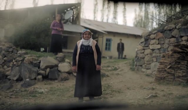 Travma, hafıza ve yüzleşmenin etkileyici anlatısı: Kör Noktada