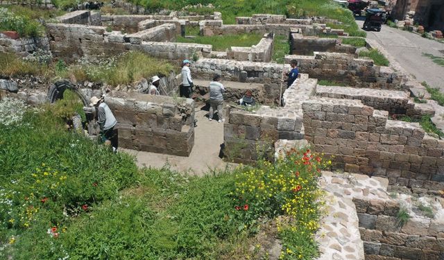 Tarihin kapısı Ani’de kazılar sürüyor