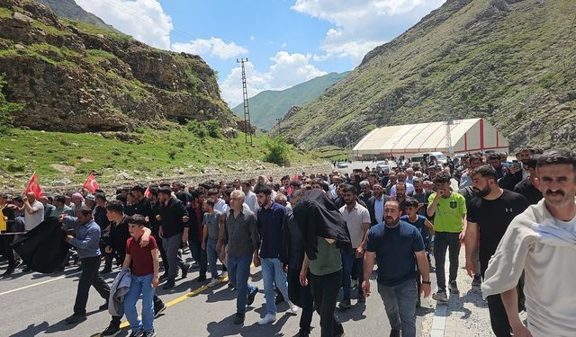 Bahçesaray halkı ulaşım sorununa karşı yürüdü
