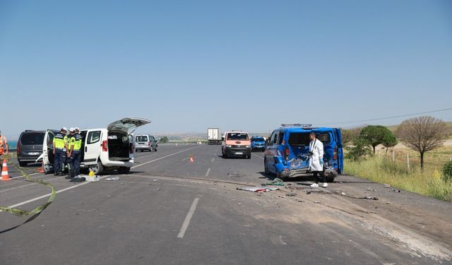 Erciş’te trafik kazası: Bir asker hayatını kaybetti, 5 kişi yaralandı