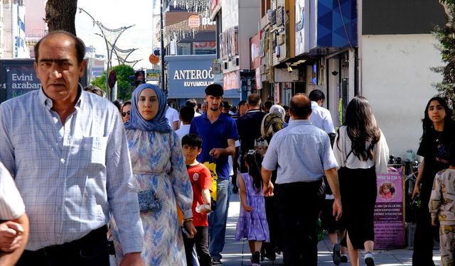 Vanlılara göre raylı sistem çözüm mü, yeni bir vaat mi?