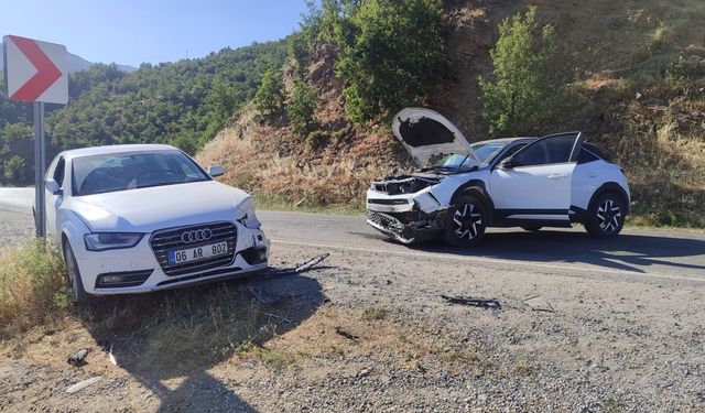 Bitlis Hizan’da otomobil ile SUV çarpıştı: 3 yaralı