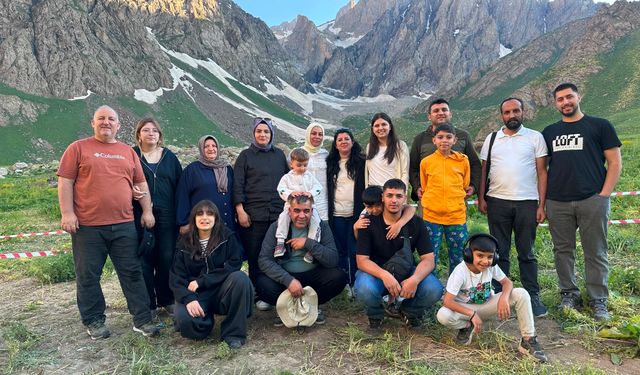 Yazın bile erimeyen buzullarıyla Cilo dağları hayran bırakıyor