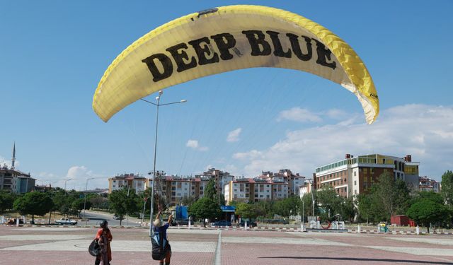 Down sendromlu Zeynep'in doğum günü Van Gölü semalarında kutlandı
