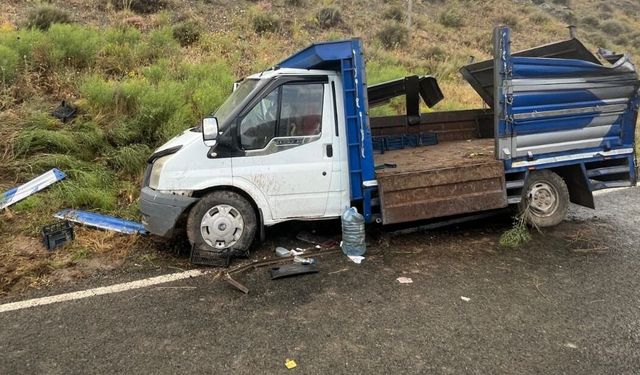 Kars'ta mevsimlik işçileri taşıyan araç devrildi: 10 yaralı