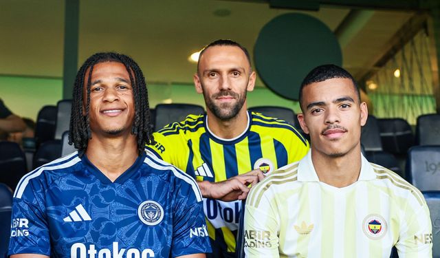 Fenerbahçe'de 3 yıldız futbolcu imzayı attı