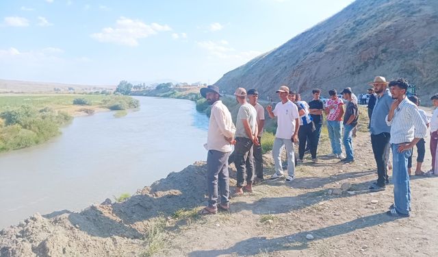 Muş'ta iki kardeş akarsuya düştü: Biri yaşamını yitirdi, diğeri aranıyor