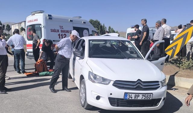 Yüksekova'da trafik kazası: Biri ağır 5 kişi yaralandı