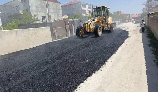 Edremit Belediyesi Süphan Mahallesi'nde asfalt yama çalışmalarını sürdürüyor