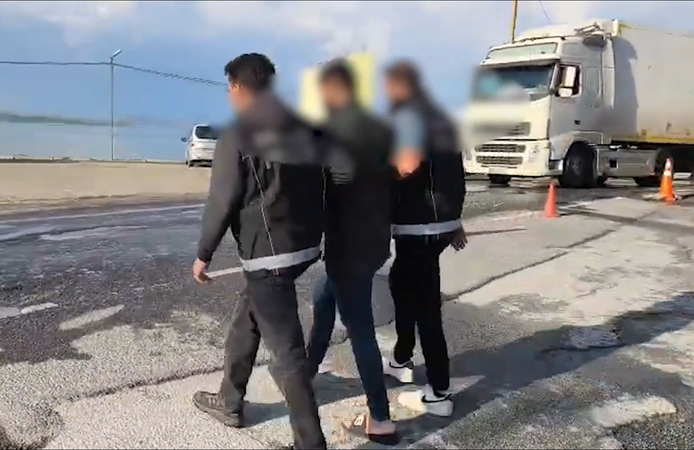 Tatvan'da film gibi operasyon: Midesinden 62 parça uyuşturucu çıkarıldı
