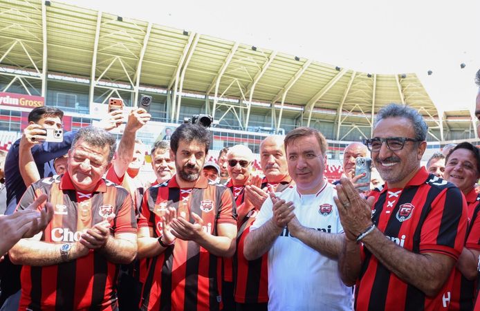 Kürt iş insanı Hamdi Ulukaya'dan memleketinin takımına destek