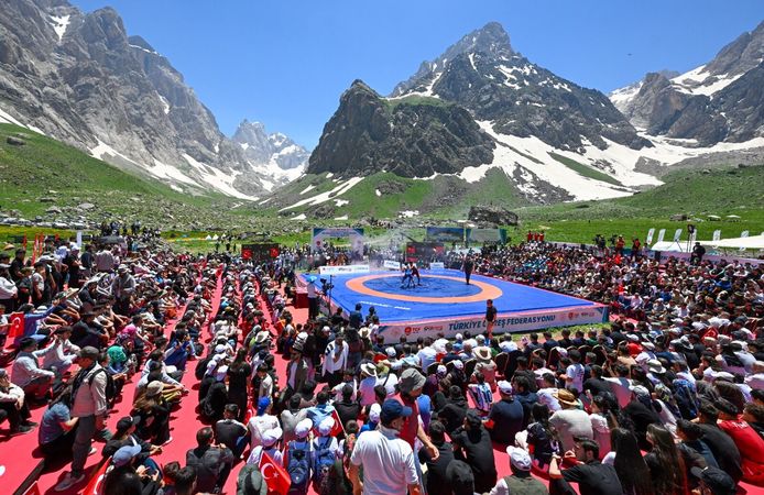 Hakkari’de Güreş Süper Lig Finalleri başladı