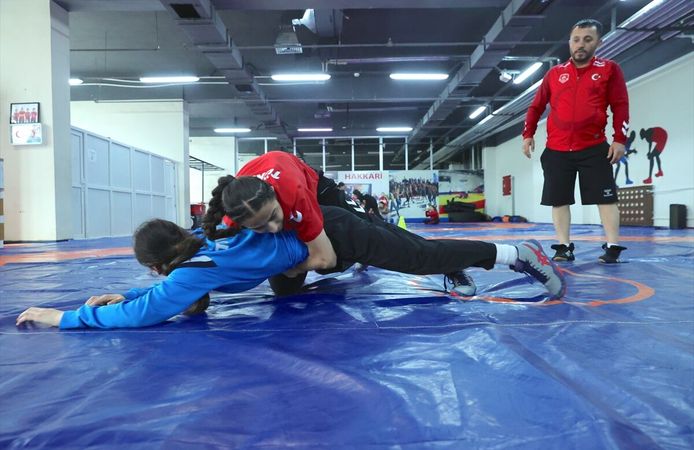 Hakkarili güreşçi Havin’in hedefi Avrupa, Dünya ve Olimpiyat Şampiyonluğu