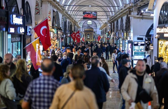 Kapalıçarşı'nın ziyaretçi sayısı özel günlerde 4 milyona ulaşıyor