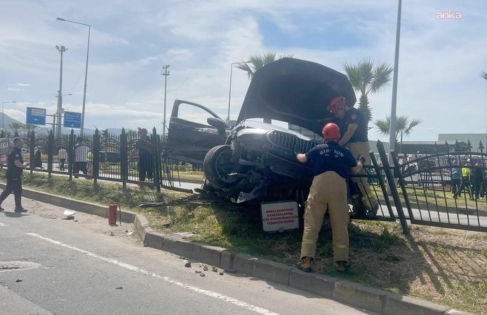 Yeniden Refah Partisi genel başkan yardımcısının bulunduğu makam aracı kaza yaptı: 3 yaralı