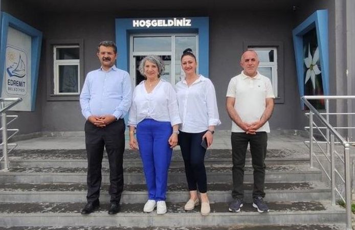 Sanatçı Beser Şahin'den Edremit Belediyesi'ne ziyaret