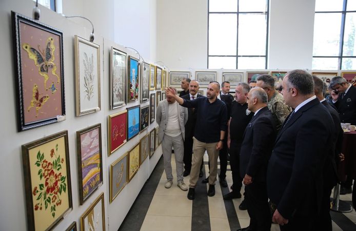 Van'da tutuklu ve hükümlülerin hazırladığı eserler beğeniye sunuldu