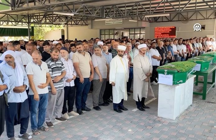 Mersin'de aynı aileden 4 kişi boğularak hayatını kaybetti