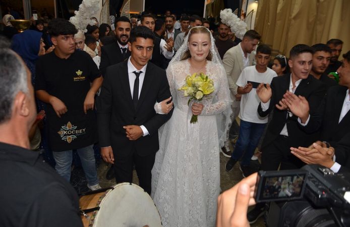 Rusya'dan Muş’a gelin geldi