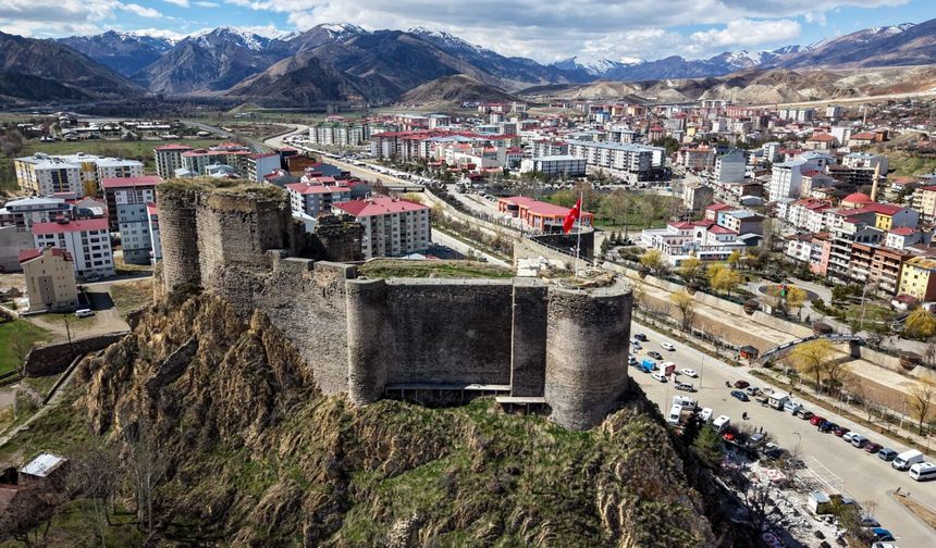 Oltu Kalesi 26 yıl sonra kapılarını açıyor: Dev restorasyon başlıyor