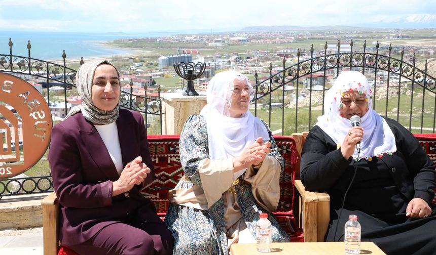 Anneler Van’da ağırlandı: Özalp Belediyesi’nden anlamlı etkinlik