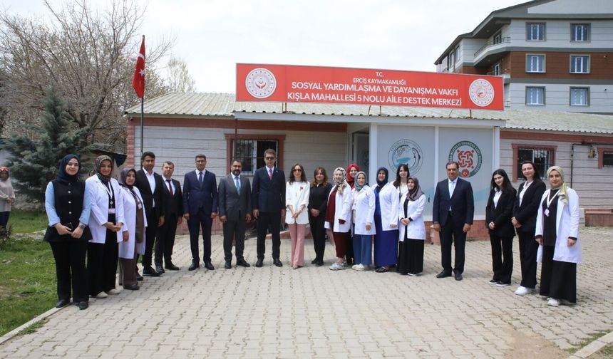 Erciş’te yüzlerce kadın okuma yazma öğrendi