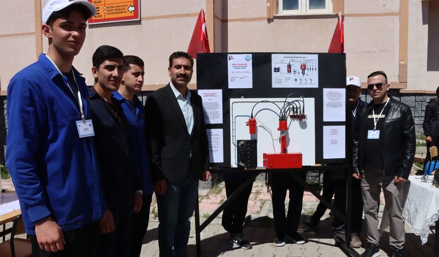 Van Erciş’te TÜBİTAK 4006 Bilim Fuarı açıldı