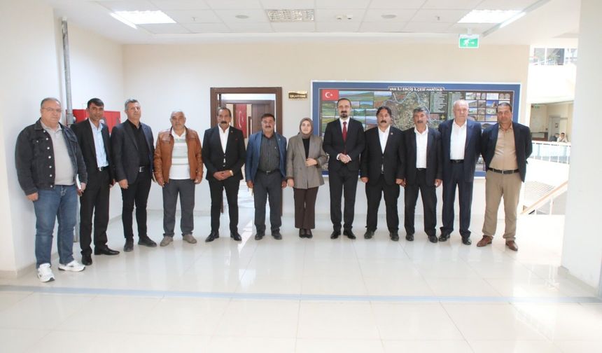 Erciş Belediyesi muhtarlarla mahallelerin sorunlarını masaya yatırdı