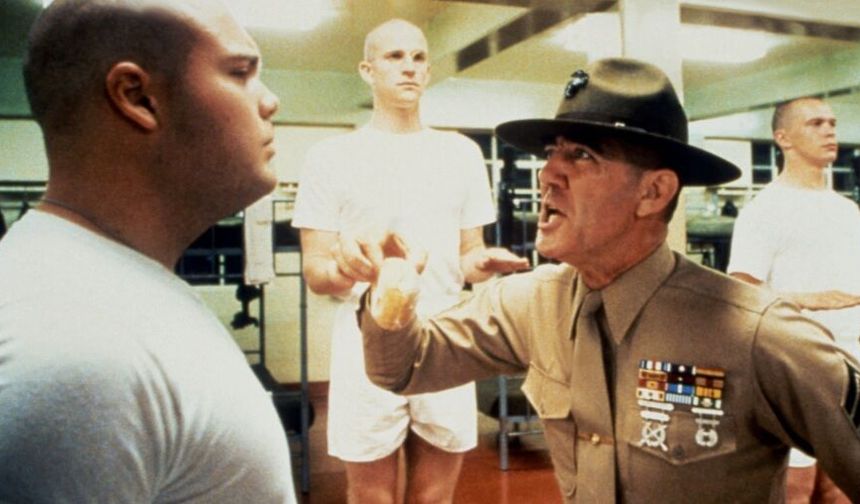 Savaşın karanlık yüzünü anlatan başyapıt: Full Metal Jacket