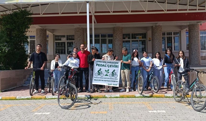 Van'da örnek etkinlik: Tarihi temizlediler, pedal çevirdiler, sanatla buluştilar