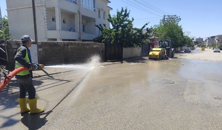 İpekyolu Belediyesi’nden Yenimahalle'de vakumlu süpürgeyle temizlik
