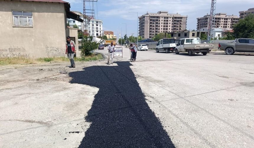 Edremit Belediyesi'nden Şabaniye Mahallesi'nde asfalt yama çalışması